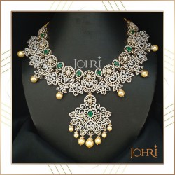Emerald pearl necklace 