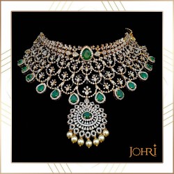 Emerald and pearl necklace